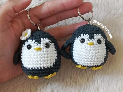 Pareja de pingüinos - Llavero Amigurumi