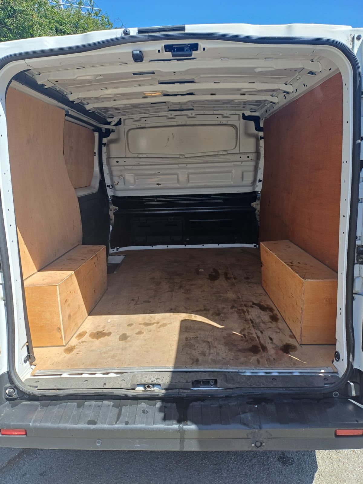 Renault Trafic Medium Wheelbase Van 