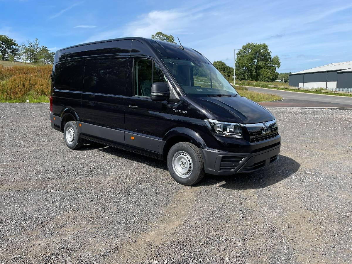 MAN TGE 3140D LION XC MEDIUM WHEELBASE HIGH ROOF