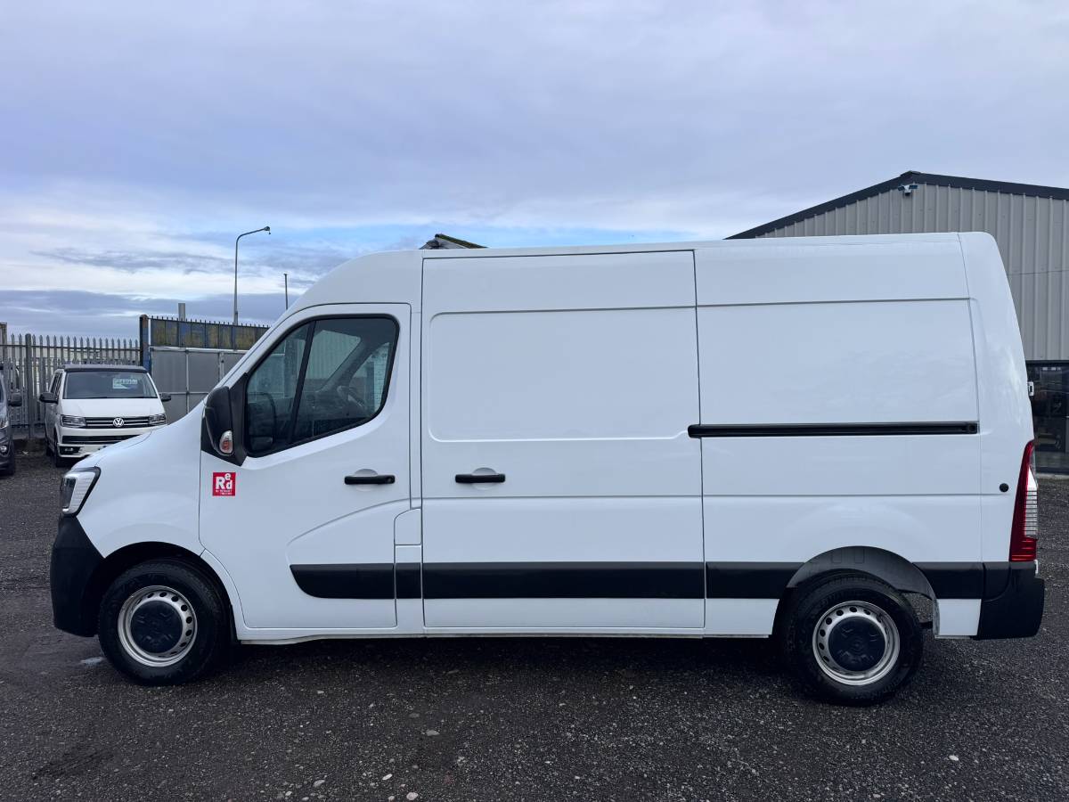 2024 Electric Renault Master Van 35 ZE MWB Van. 740 Miles. AC. MWB.  £326 Per Month.