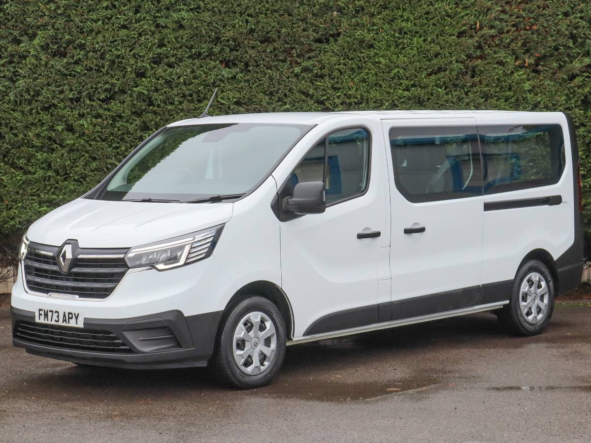 2024 (73) Renault Trafic LL30 Business 2.0dci 145bhp, L2 LWB 9 Seat Minibus