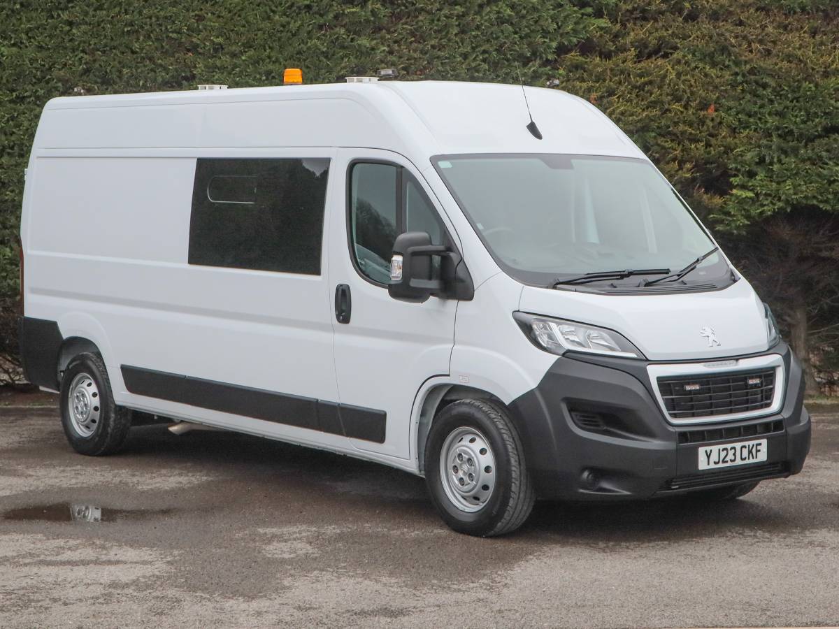 2023 (23) Peugeot Boxer 335 Professional 2.2HDI, 140bhp, L3 H2 LWB 9 Seat Crew Van