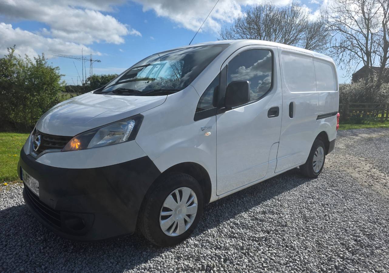 Nissan NV200 1.5 Dci Acenta 1 YR MOT FSH 58MPG Euro 6 Crew Van/Double Cab Gruau Folding Rear Seats