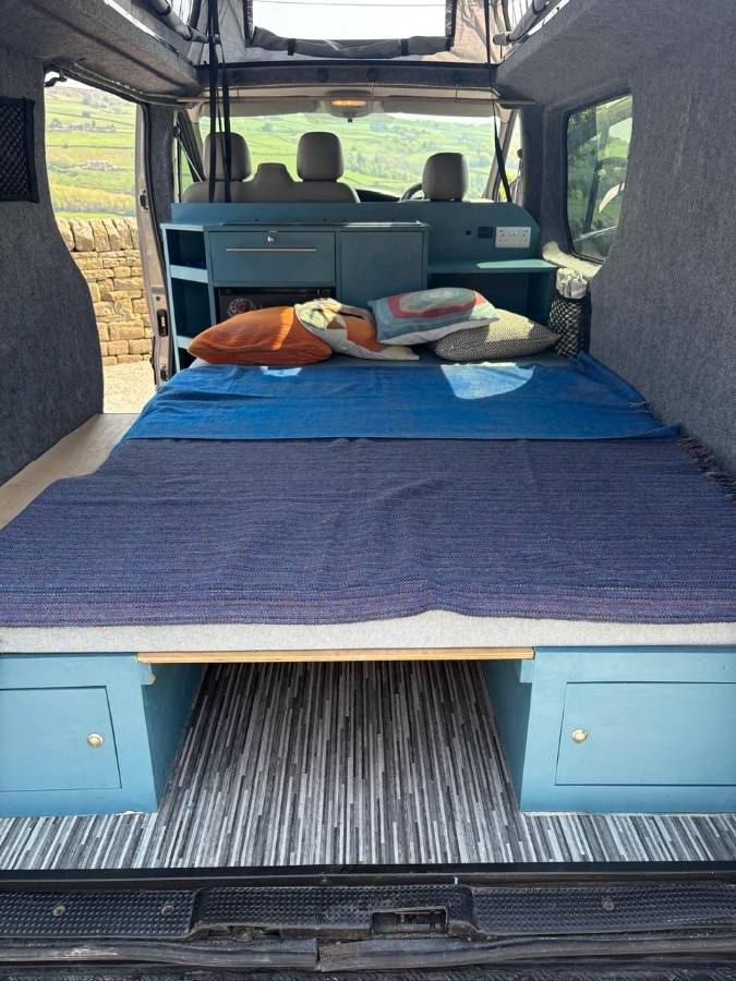 FULLY CONVERTED VAUXHALL VIVARO 2900 SPORT CDTI LW CAMPERVAN WITH RECON ENGINE AND POP TOP ROOF