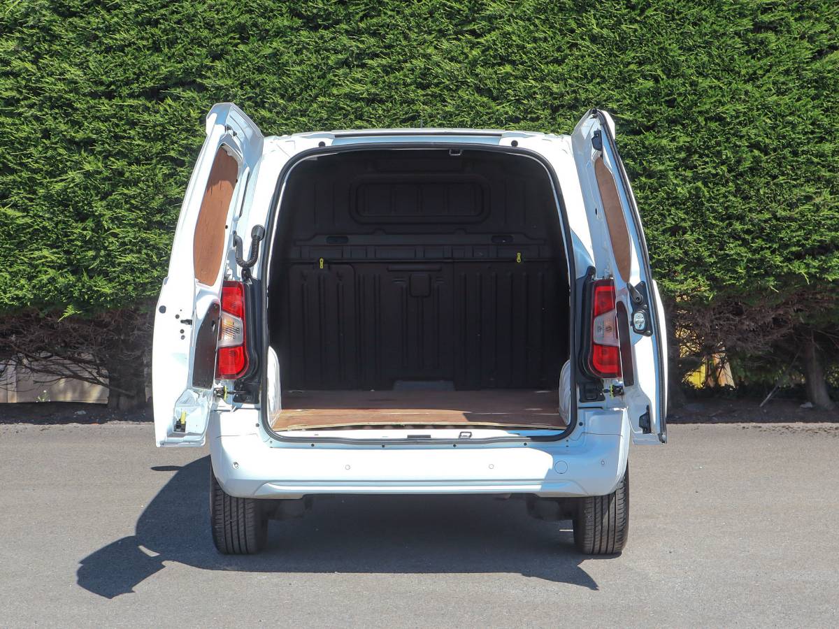 2021 (21) Vauxhall Combo 2300 Sportive, 1.5 Turbo D ,100BHP, 6 Speed, L1 SWB Van