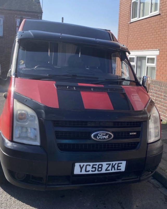 Red ford transit 2008 