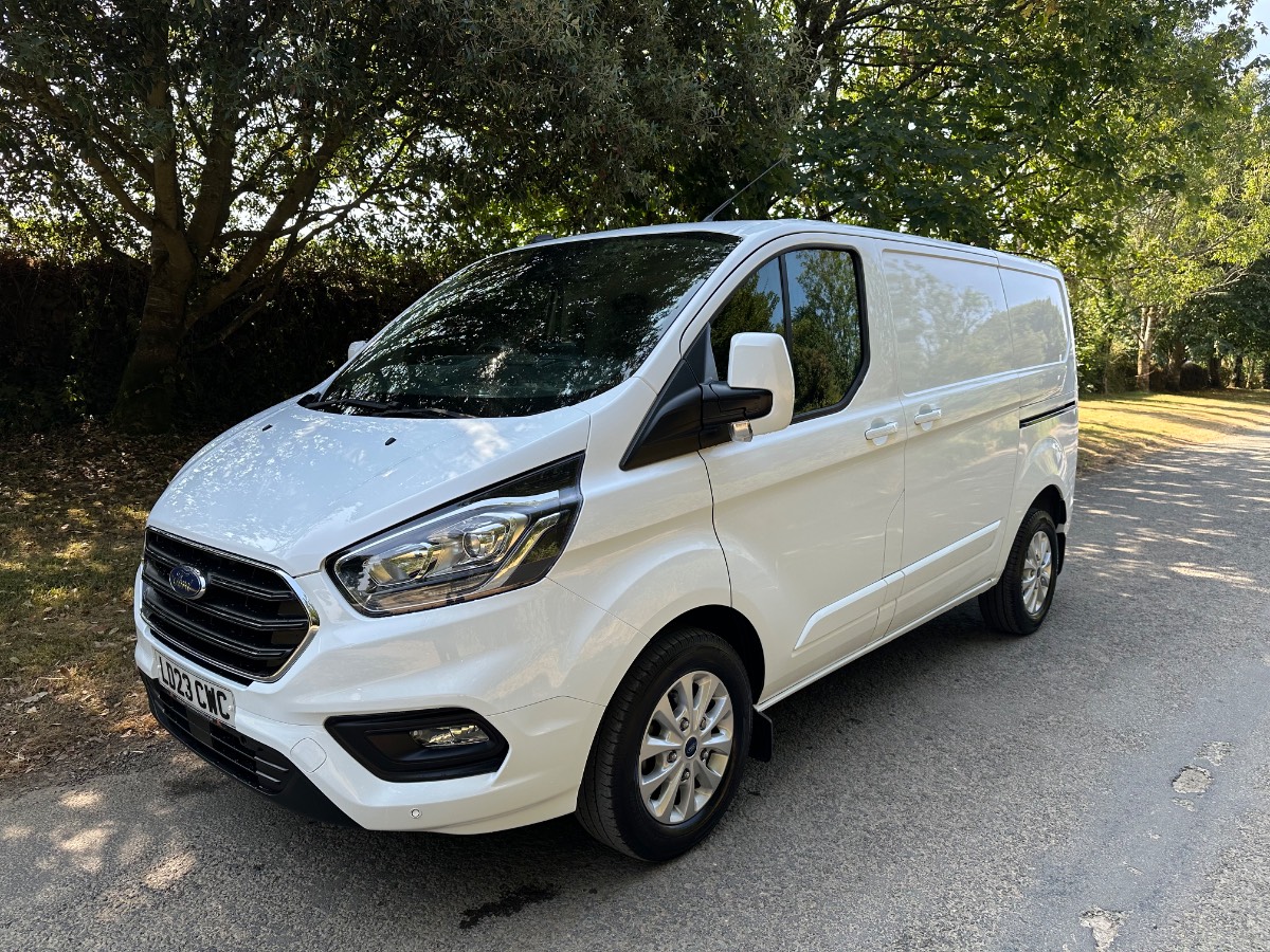 2023 (23) FORD TRANSIT CUSTOM 300 LIMITED L1 2.0 ECOBLUE 130BHP [EURO 6] SHORT WHEEL BASE LOW ROOF VAN - ONLY 28000 MILES!