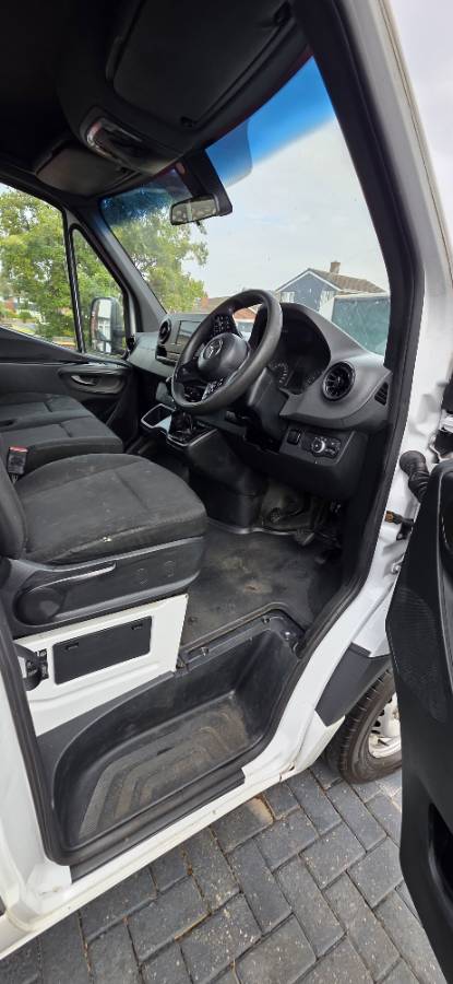 Mercedes sprinter 2.1 lwb cab chassis flatbed (recovery box body)