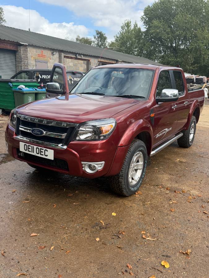 Ford Ranger Thunder Double-Cab 2.5 TDCi Auto