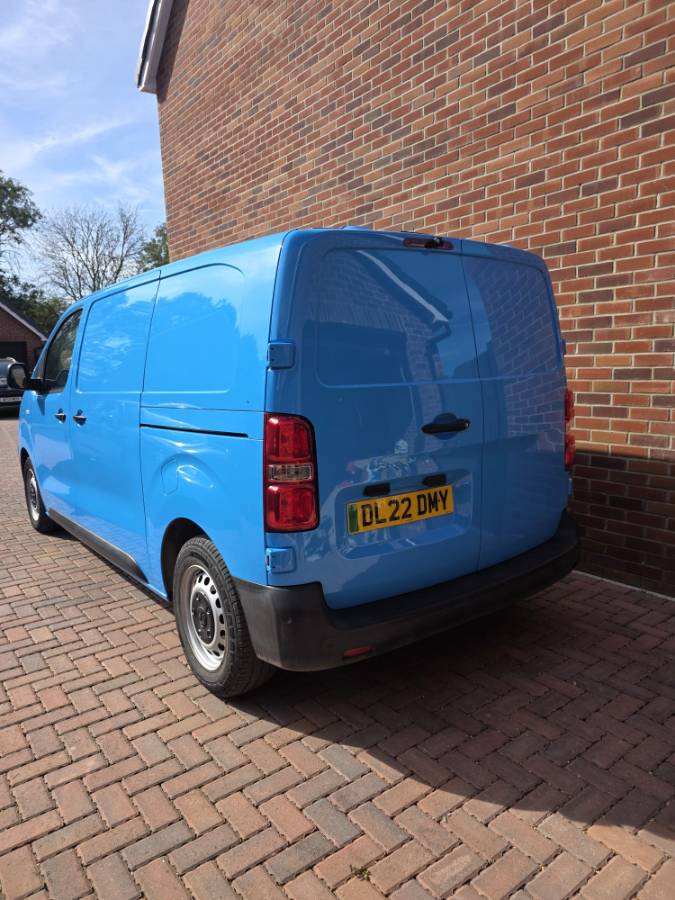 Vauxhall Vivaro-E 3100 Dynamic 75kWh Panel van