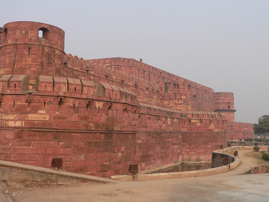 Agra-Fort-Rempart.jpg