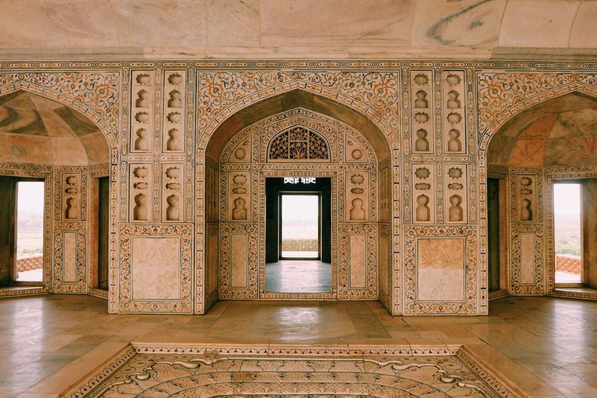 Agra-fort-Agra-India.jpg