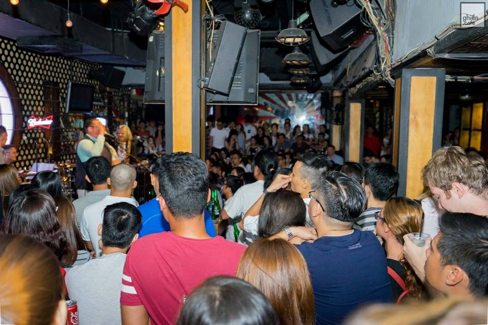 Acoustic - Live Music Cafe