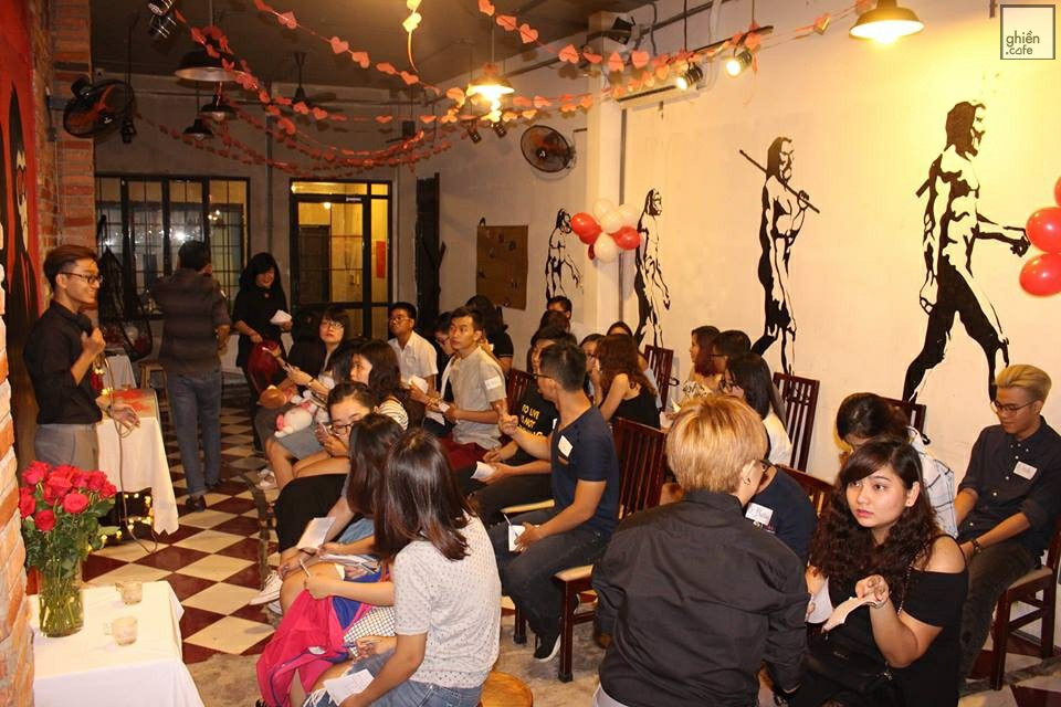 Monkey In Black Cafe - Lê Văn Sỹ