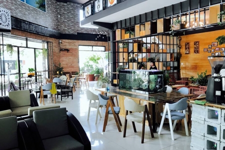 Pause Coffee - Trần Khánh Dư