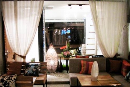 Stray Cafe - Hồng Bàng