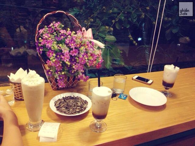 Domino Coffee - Nguyễn Khang