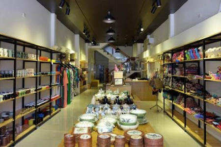 Cỏ May Coffee & Souvenir - Trần Phú