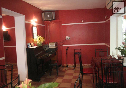 Gugi Book & Music Cafe