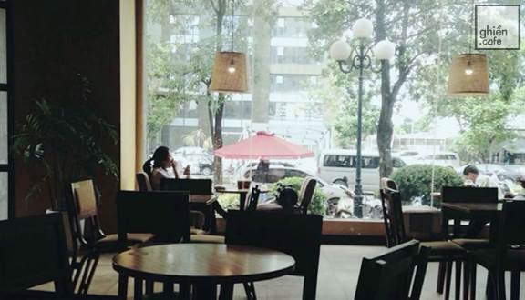 Highlands Coffee - Hoàng Đạo Thúy