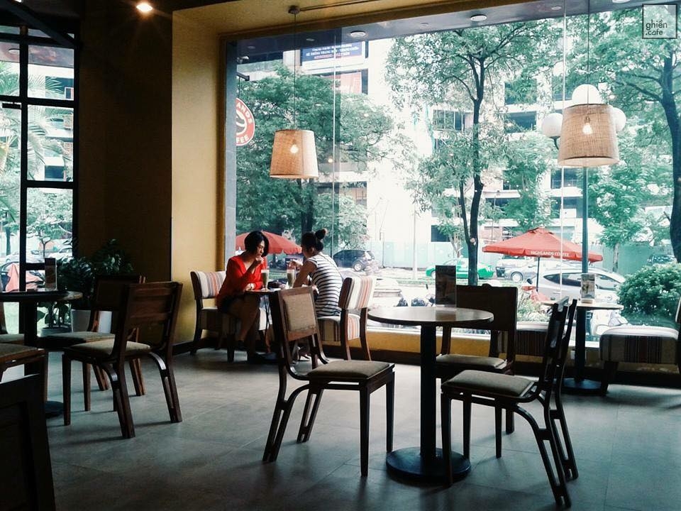Highlands Coffee - Hoàng Đạo Thúy