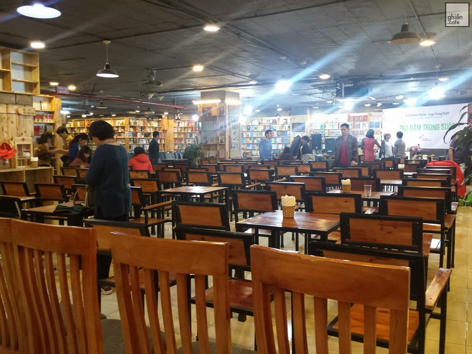 Không Gian Văn Hóa Đông Tây - Biblio Coffee & Books - Chùa Bộc