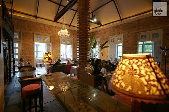 La Fenetre Soleil - Cửa Sổ Mặt Trời - Lý Tự Trọng