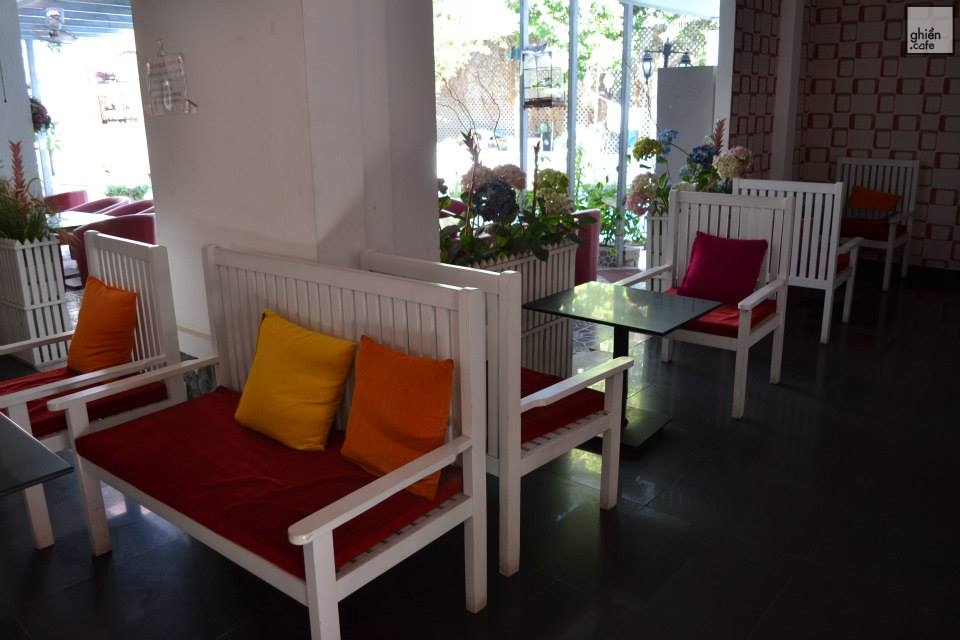 Love Garden Cafe