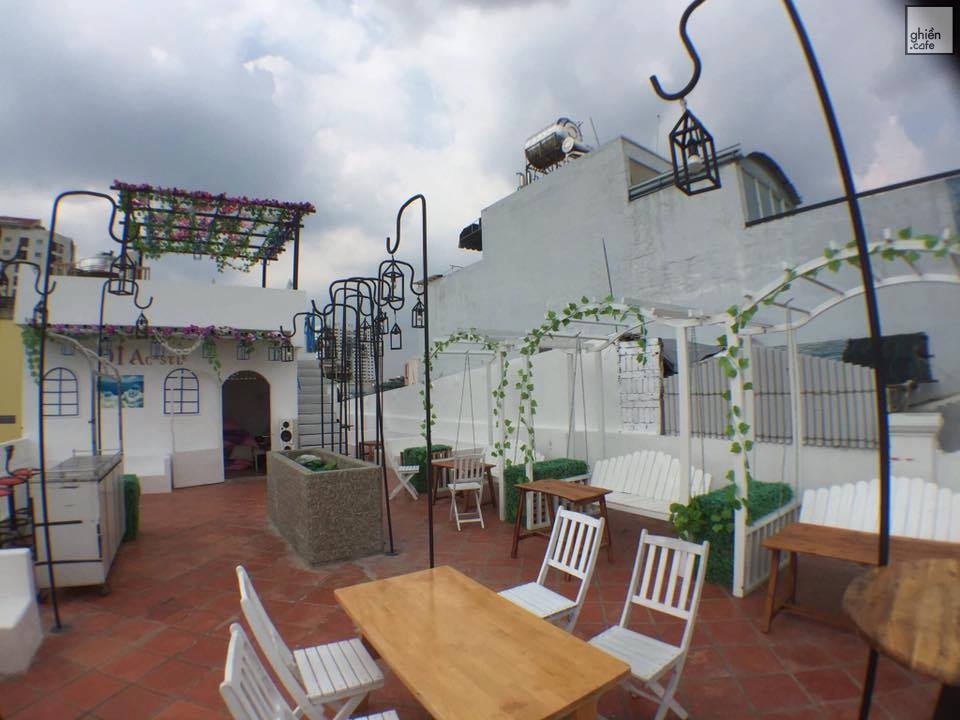 Oia Castle - Cafe & Restaurant - Lê Thúc Hoạch