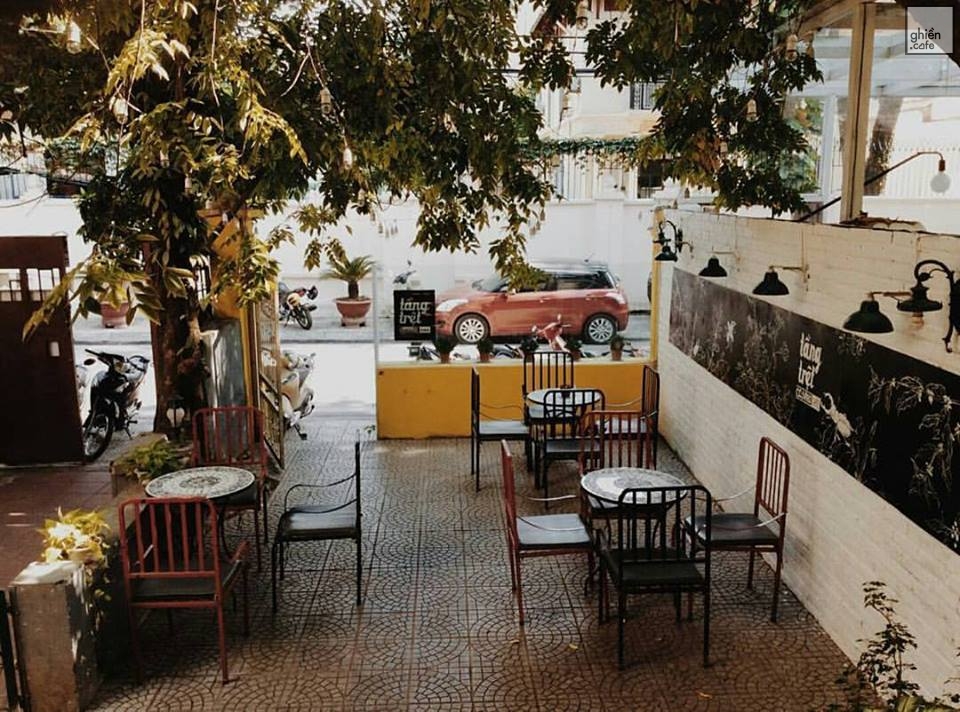 Tầng Trệt Cosmo Cafe - Breakfast & Brunch Restaurant