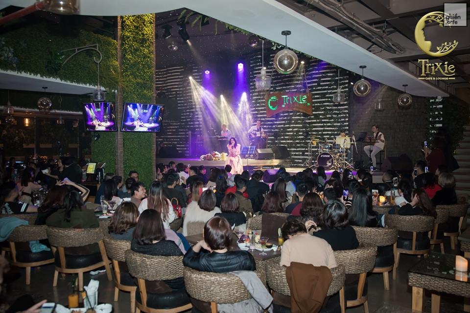 Trixie Cafe & Lounge