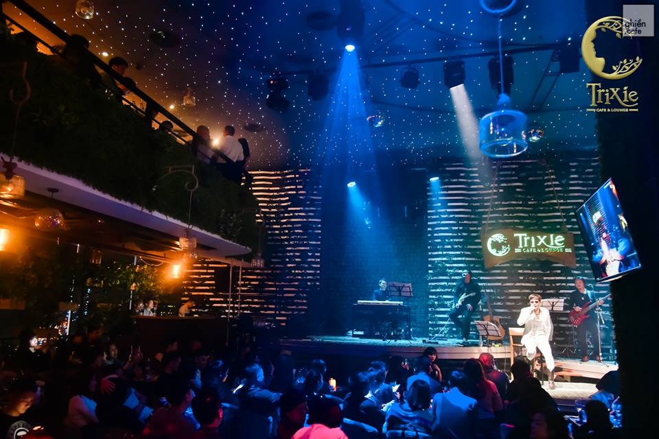 Trixie Cafe & Lounge