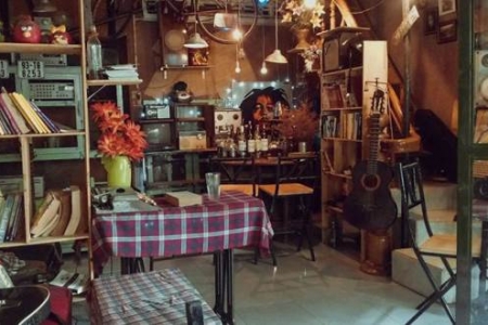 Wait Vintage Cafe - Trần Quý Cáp