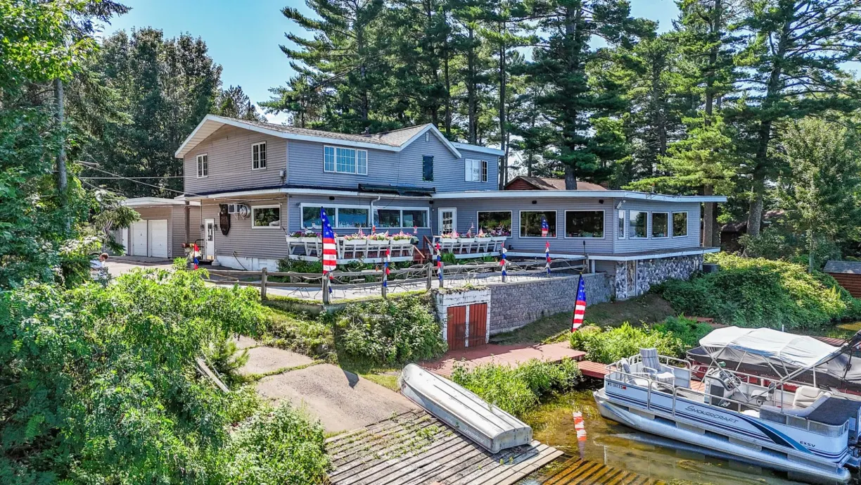 Picture 01 - Big Arbor Vitae Property 213495