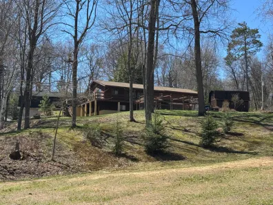 Undocumented Lake house picture