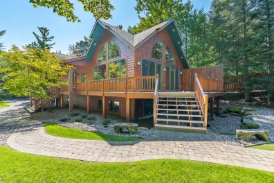 Tomahawk Lake house picture