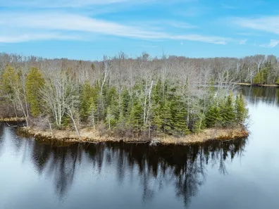 Oxbow Lake Property Off Hiawatha Dr Photo 2