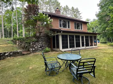 Undocumented Lake house picture