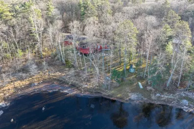 Undocumented Lake house picture