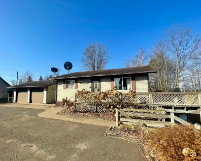 Undocumented Lake house picture