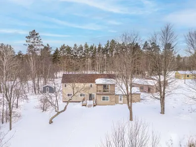 Undocumented Lake house picture