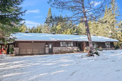 Big Lake (L) house picture