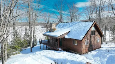 Spectacle Lake house picture