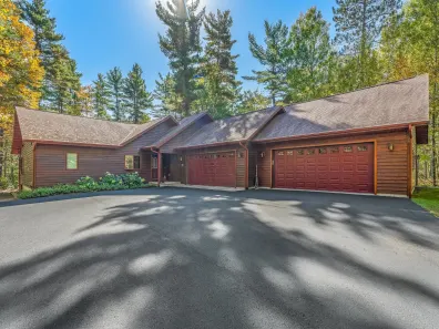 Pickerel Lake (N) Property 8410 Pinewood Dr Photo 2