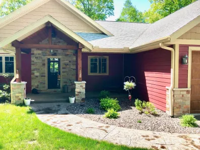 Lee Lake house picture