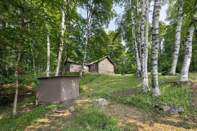 Undocumented Lake house picture