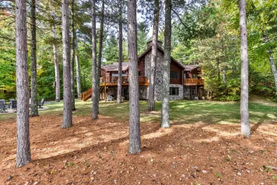 Island Lake house picture