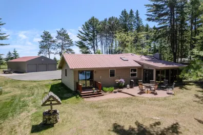 Sumach Lake house picture