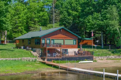 Anvil Lake house picture