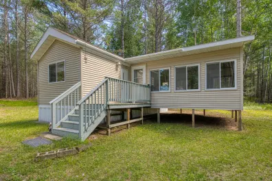 Muskellunge Lake (C) house picture